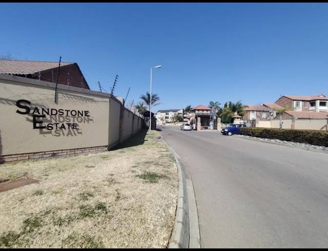 2 BEDROOM PROPERTY TO RENT IN MONAVONI